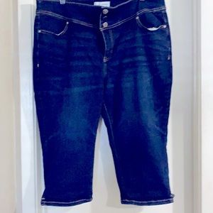 Lane Bryant 3 button high waist Capri